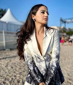 Cannes 2022: व्हाइट और ब्लैक पैंटसूट में हेली शाह लगी बेहद क्लासी, शेयर की कान्स से ये लेटेस्ट तस्वीरें