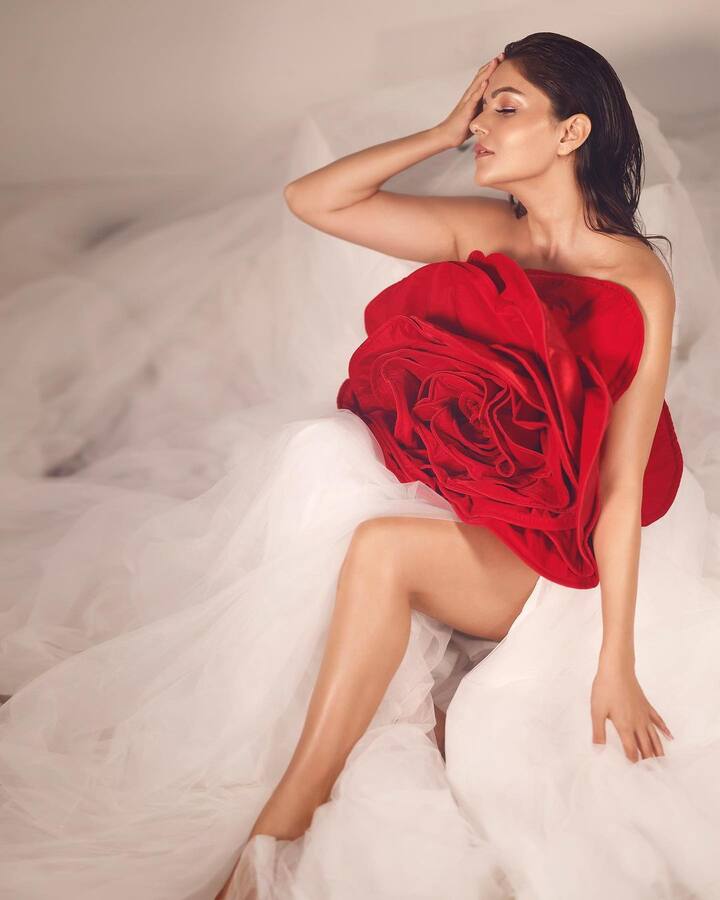 'बिग बॉस 14' ची ट्रॉफी जिंकल्यानंतर तिच्या चाहत्यांची यादी अचानक वाढली आहे.(photo:rubinadilaik/ig)