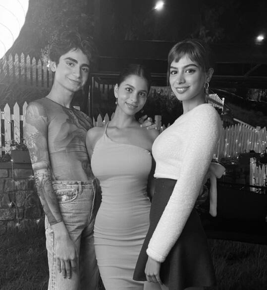 সম্প্রতি মুক্তি পেয়েছে 'দ্য আর্চিস' ছবির টিজার। বেশ প্রশংসিতও হয়েছে। বিশেষত সিনেমার কাস্টিং নজর কেড়েছে। তবে নেপোটিজমের বিতর্কও ফের উস্কে দিয়েছে এই ছবি।