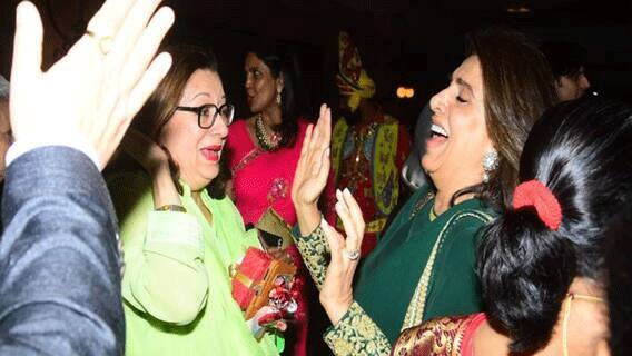 हालांकि इस दुश्मनी को खत्म करने की पहल बबीता की तरफ से की गई थी. वो करीना और सैफ की शादी के वक्त इनविटेशन लेकर नीतू के घर पहुंचीं थी. जिसके बाद नीतू सिंह भी इस शादी में हिस्सा लेने पहुंची थीं.