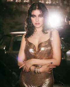 Divya Kumar Khosla: ਗੋਲਡਨ ਡਰੈੱਸ 'ਚ ਦਿਵਿਆ ਕੁਮਾਰ ਖੋਸਲਾ ਦਾ ਇਹ ਲੁੱਕ ਵਧਾ ਦੇਵੇਗਾ ਤੁਹਾਡੀਆਂ ਧੜਕਣਾਂ, ਦੇਖੋ ਤਸਵੀਰਾਂ