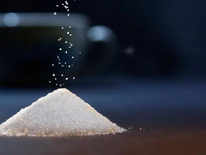 Sugar Price Hike amid sugar price hike government to put limit on sugar exports soon  Sugar Price Hike : साखरेच्या वाढत्या किंमतीला बसणार आळा? सरकार घेऊ शकते मोठा निर्णय  