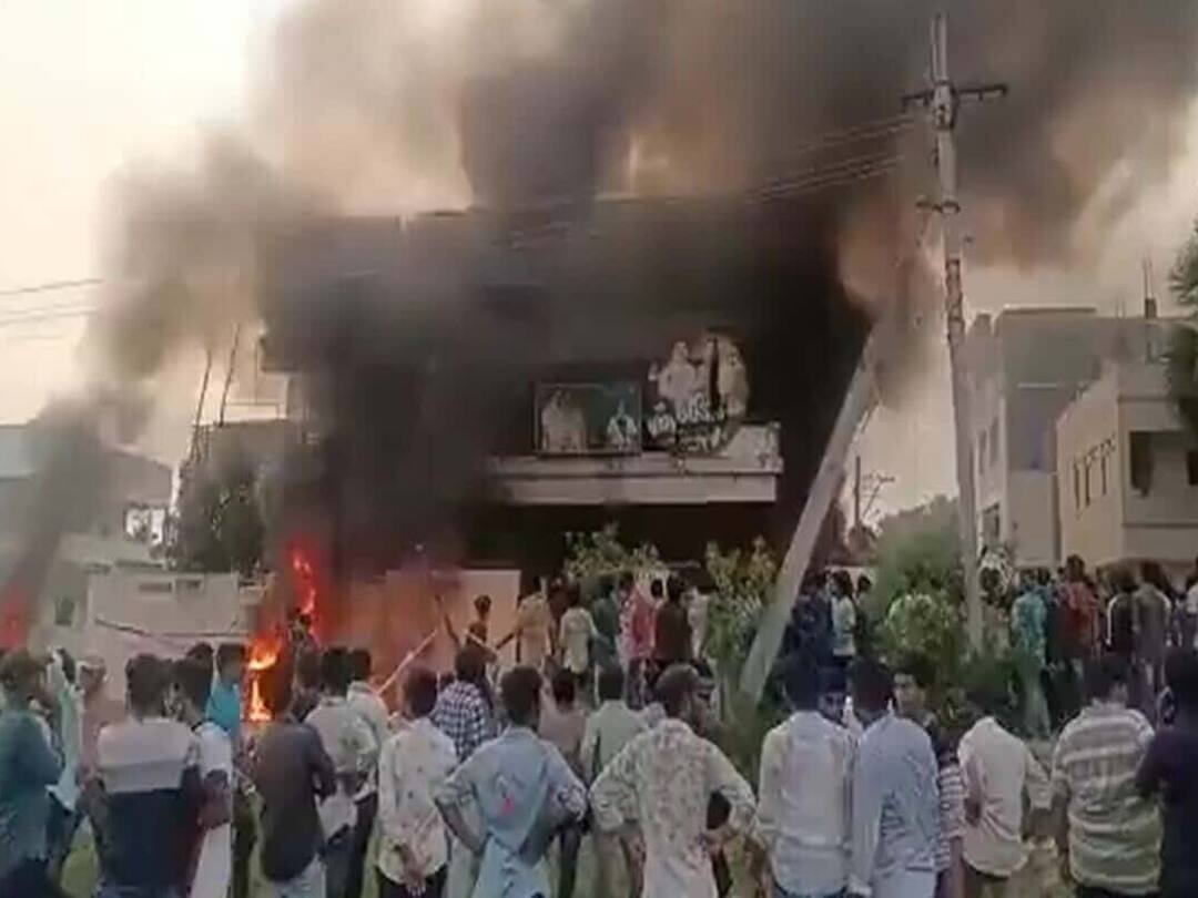 Government has announced that it will not change the name of Konaseema district. No Change In Konaseema Name : కోనసీమ జిల్లా పేరు మార్చేది లేదన్న ప్రభుత్వం - దాడులపై పరస్పర ఆరోపణలు