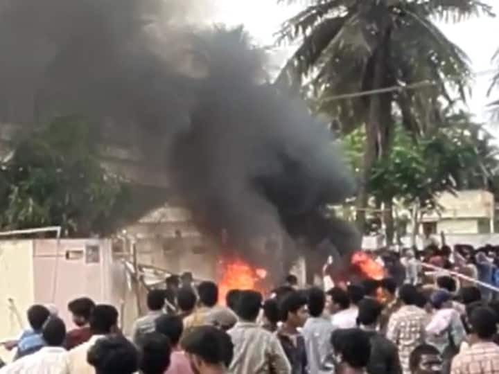 Andhra Pradesh Transport Minister house set on fire amid violence over renaming district Konaseema Andhra Pradesh: ट्रांसपोर्ट मंत्री के घर में आगजनी और तोड़फोड़, नए जिले के नाम को लेकर भड़की हिंसा