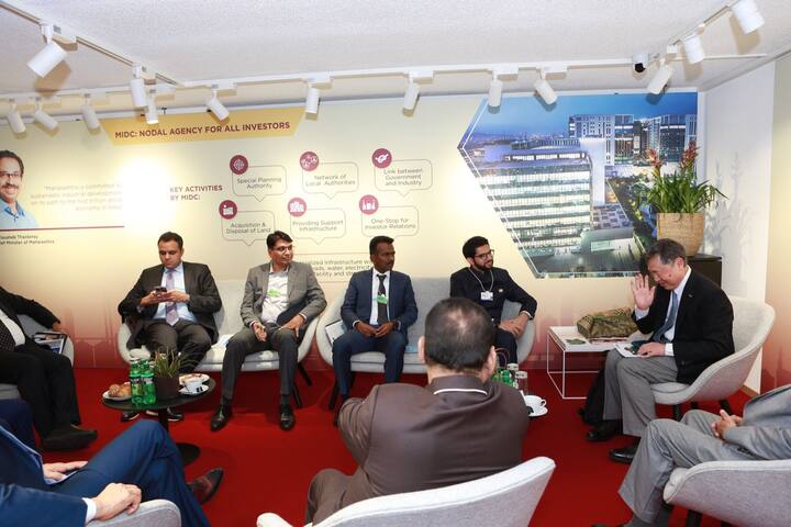 प्लॅस्टिकच्या पुनर्वापरासंबंधी यूएईसोबतही एक करार करण्यात आला आहे.