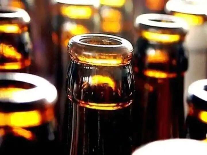 Greater Noida Noida Ghaziabad border of Uttar Pradesh adjacent to capital Delhi liquor discount ban ANN Delhi Liquor Discount: दिल्ली से शराब की एक बोतल भी यूपी लाना पड़ सकता है महंगा, UP की सीमा में दिल्ली की दुकानों पर नहीं मिलेगी छूट