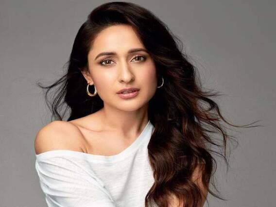 Pragya Jaiswal Photos: కూల్ గా క్యూట్ గా మాయచేస్తోన్న 'కంచె' బ్యూటీ Pragya Jaiswal Photos: కూల్ గా క్యూట్ గా మాయచేస్తోన్న 'కంచె' బ్యూటీ