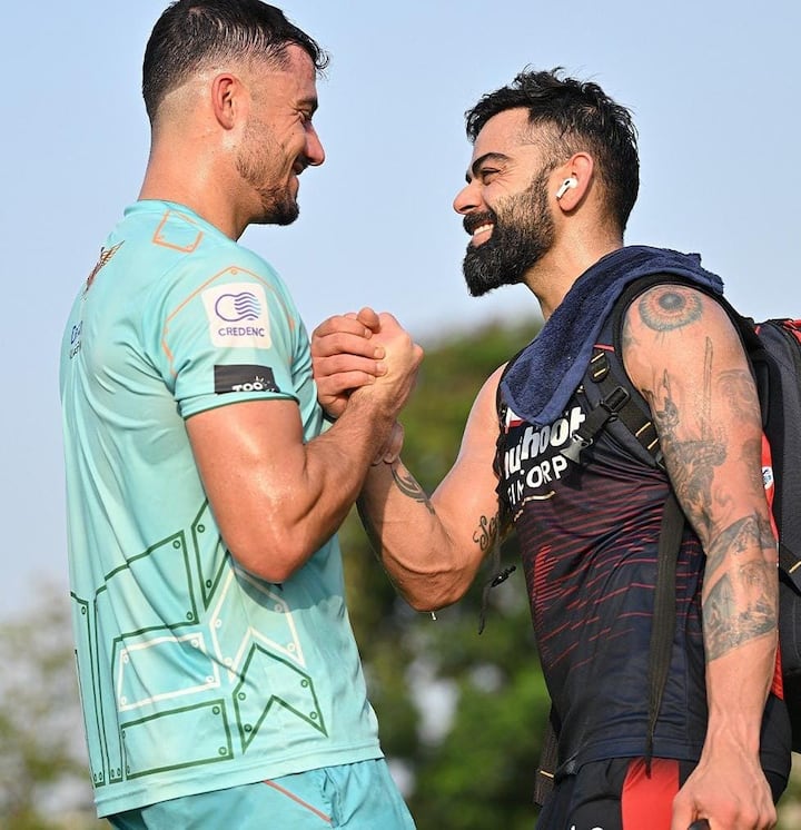 इस दौरान मार्कस स्तोइनोस और विराट कोहली ने काफी देर तक बात की. (फोटो क्रेडिट:RCB/instagram)