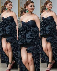 ब्लैक गाउन पहन 'कान्स' के रेड कारपेट पर उतरीं उर्वशी रौतेला, देखने वाले देखते रह गए