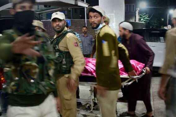 Jammu Kashmir: बडगाम में टीवी आर्टिस्ट की गोली मारकर हत्या, घर में मातम
