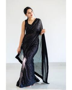 Mirnalini ravi Pics: கருப்புச் சேலையில் கண்ணை கவரும் மிர்ணாளினி ரவியின் புகைப்படங்கள்