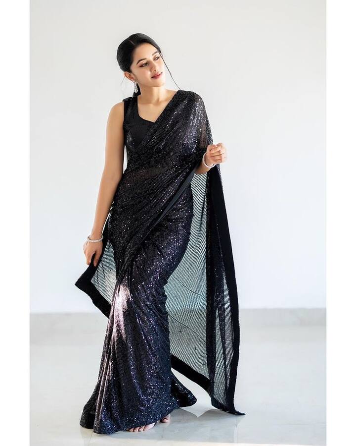 சேலை கட்டும் பெண்ணுக்கொரு அழகுண்டு........