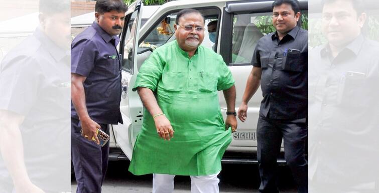 Kolkata News 10 job recipients of Partha Chatterjee s bodyguard s family ordered to be implicated in the case Partha Chatterjee: পার্থ-র রক্ষীর পরিবারের ১০ চাকরি প্রাপককে মামলায় যুক্ত করার নির্দেশ