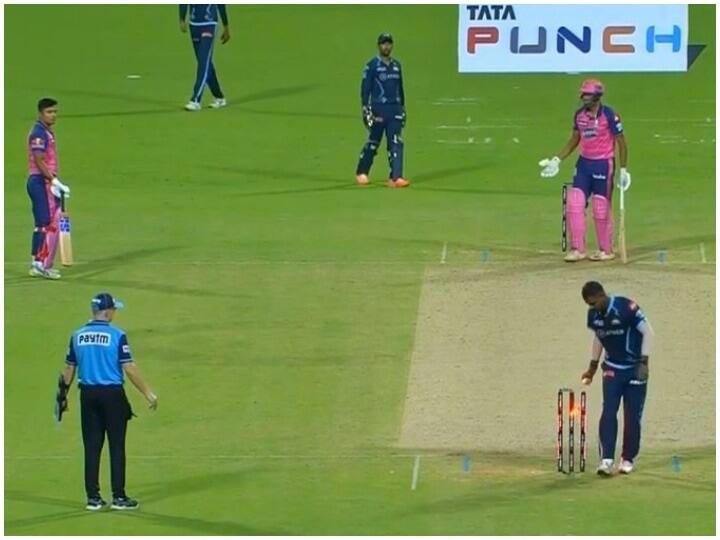 Riyan Parag Runout: अश्विन को देखे बिना ही रन लेने भागे रियान पराग फिर दिया ऐसा रिएक्शन, अब हो रहे ट्रोल GT vs RR Riyan Parag Runout Ravichandran Ashwin IPL 2022 Qualifier 1 Riyan Parag Runout: अश्विन को देखे बिना ही रन लेने भागे रियान पराग फिर दिया ऐसा रिएक्शन, अब हो रहे ट्रोल