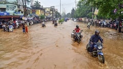 Assam Floods: জল থই থই লকআপের পাশে বসেই কাজ পুলিশের, অসমে বন্যায় মৃত ২৭, ক্ষতিগ্রস্ত ৫.৮০ লক্ষ