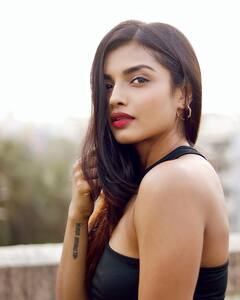 Actress Ashna Zaveri: ஆஸ்னா ஜவேரியின் அசத்தலான புகைப்படங்கள்