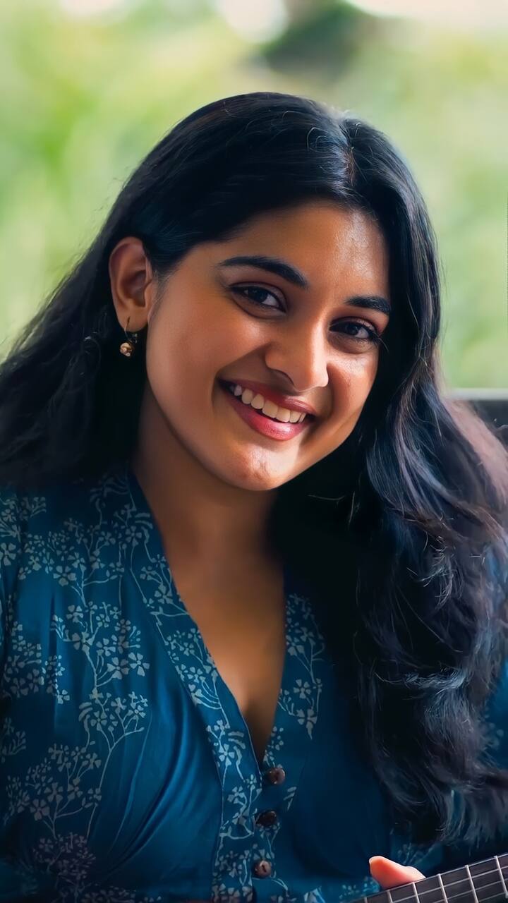 ஓர் லட்சம் விண்மீன் மழையாய் பொழிகிறதே