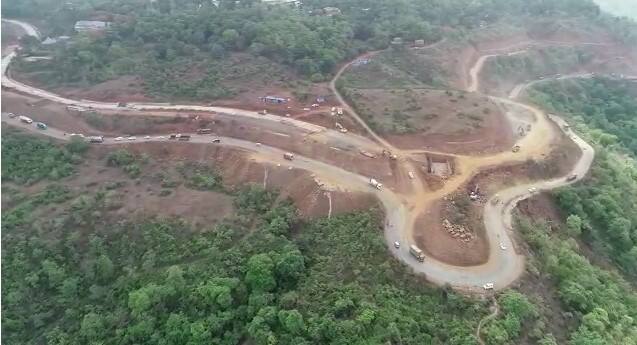 25 एप्रिल ते 25 मे या महिनाभरात ठराविक वेळेत घाटातील वाहतूक बंद ठेवून रुंदीकरणाचं अवघं 65 टक्के काम पूर्ण झालं आहे.