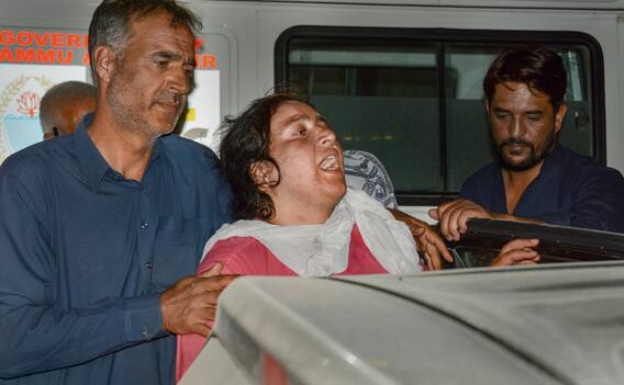 Jammu Kashmir: बडगाम में टीवी आर्टिस्ट की गोली मारकर हत्या, घर में मातम