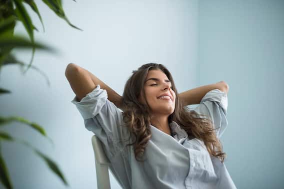 Laziness in Office : ऑफिस में रहना है एनर्जेटिक? इन उपायों से आलस को करें दूर