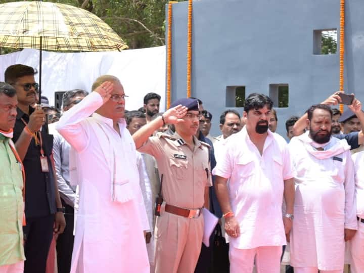 Bastar Chhattisgarh CM Bhupesh Baghel pays tribute on anniversary of Naxalite attack in Jhiram Valley ANN Jhiram Ghati Incident: झीरम घाटी हमले के शहीदों को सीएम भूपेश बघेल ने दी श्रद्धांजलि, परिवारों से कही ये बात