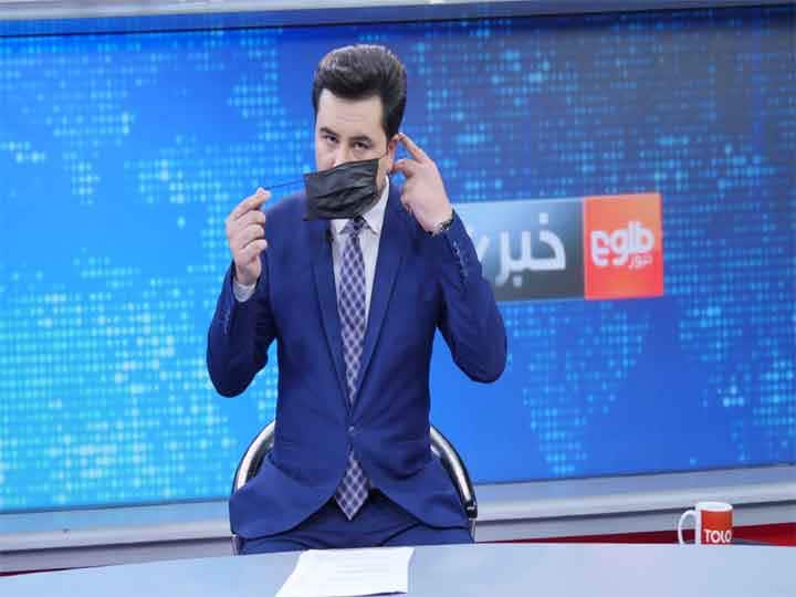 Female anchors got male anchors against Talibani decree anchoring wearing face masks Afghanistan News: तालिबानी फरमान के खिलाफ महिला एंकर्स को मिला पुरुष एंकर्स का साथ, फेस मास्क पहन की एंकरिंग