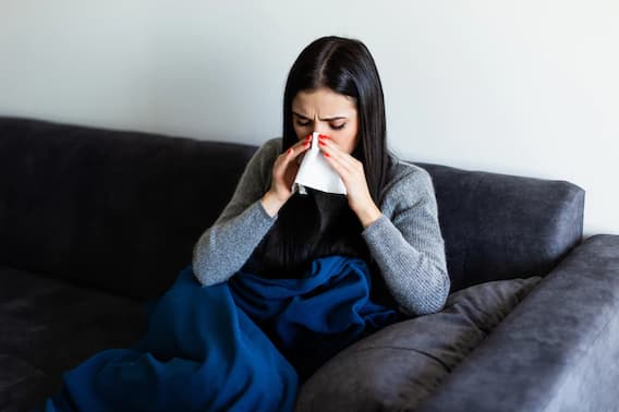 Flu Symptoms : गर्मी में फ्लू की परेशानी होने पर दिखते हैं ये लक्षण, तुरंत कराएं अपना इलाज