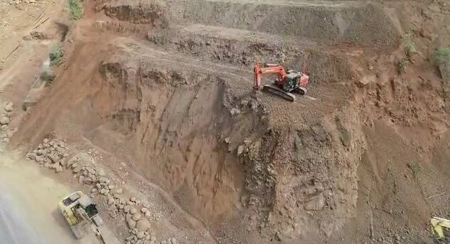 काही वर्षांपूर्वी मुंबई-गोवा महामार्गाच्या चौपदरीकरणाच्या कामाला सुरुवात झाली होती.