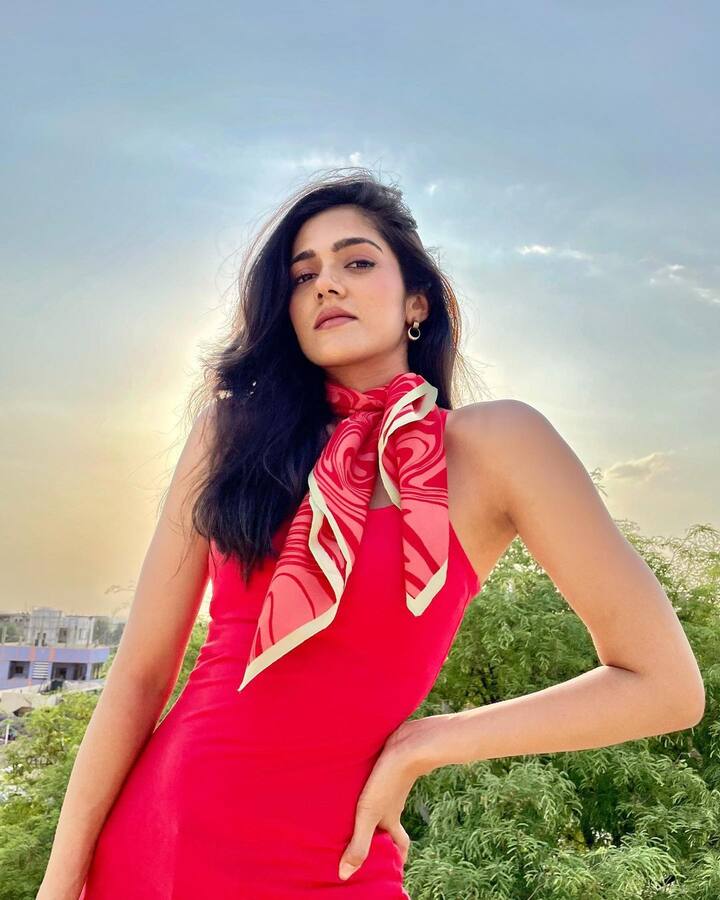 'సెహరి' కంటే ముందు 'పాగల్', 'ఈ నగరానికి ఏమైంది' సినిమాల్లో సిమ్రాన్ చౌదరి నటించింది. 'చెక్' మూవీలో చిన్న రోల్ చేసింది.