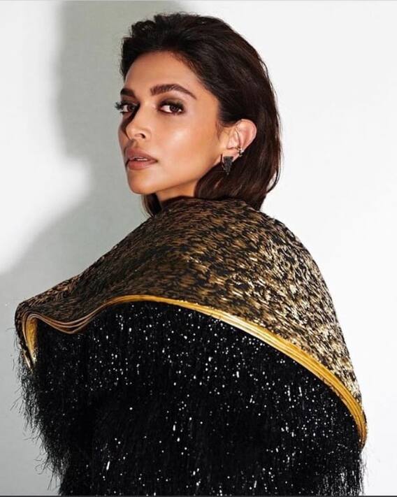 Deepika Padukon Cannes Look: कान्स से सामने आया दीपिका पादुकोण का नया लुक, ब्लैक एंड गोल्डन ड्रेस ने खींचा ध्यान