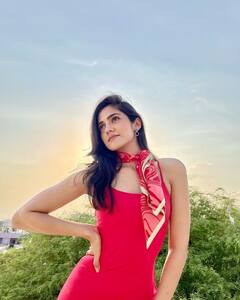 Simran Choudhary Photos: గుచ్చే గులాబిలా ఉన్న హైదరాబాదీ సొగసరి సిమ్రన్ చౌదరి