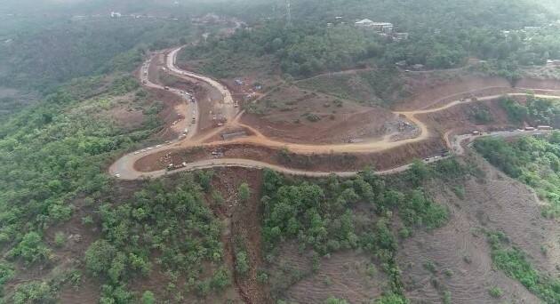 वाहतूक बंदी कालावधीत केवळ कमी वजनाची वाहतूक ही आमडस-चिरणी-लोटे रस्ता कळंबस्ते-आमडस-धामणंद रस्ता मार्गे पर्यायी मार्गाने वळवण्यात आलेली आहे.