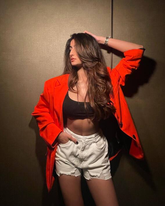 Palak Tiwari Photos: पलक तिवारी ने जैकेट उतारकर दिया ऐसा पोज, फोटो देख फैंस के उड़े होश