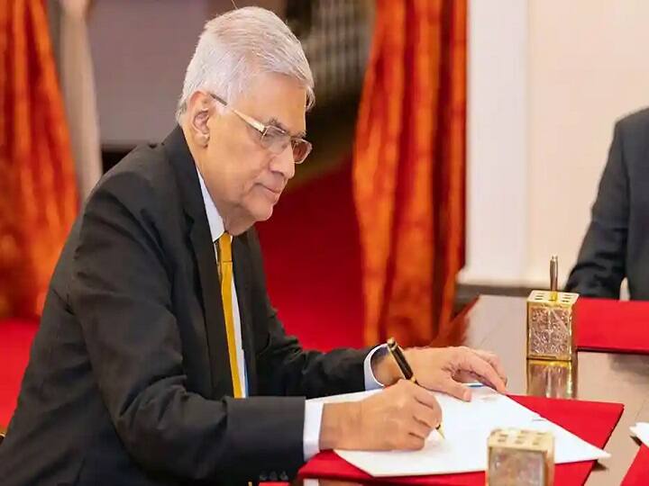 Ranil wickremesinghe FM: நானே களமிறங்குறேன்.. நிதியமைச்சராக பொறுப்பேற்ற இலங்கை பிரதமர்! அடுத்து என்ன ப்ளான்?!