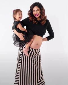 அடுத்த குழந்தைக்கு வெயிட்டிங்.... நகுல் - சுரபி ஸ்டைலிஷ் க்ளிக்ஸ்!