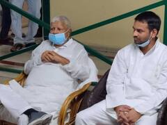 दिल्ली से देर शाम पटना पहुंचे लालू प्रसाद, बड़े बेटे तेज प्रताप यादव के कहा- 'माटी के लाल' का स्वागत है