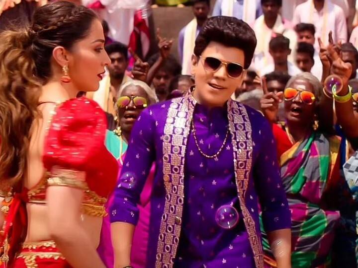 Saravana Stores owner Saravanan Arul song crossed one crore views amidst all the trolls நான்கே நாட்களில் விஜய், அஜித்துக்கு டஃப் கொடுக்கும் லெஜண்ட் சரவணா: நன்றி தெரிவித்த ஹாரிஸ்!