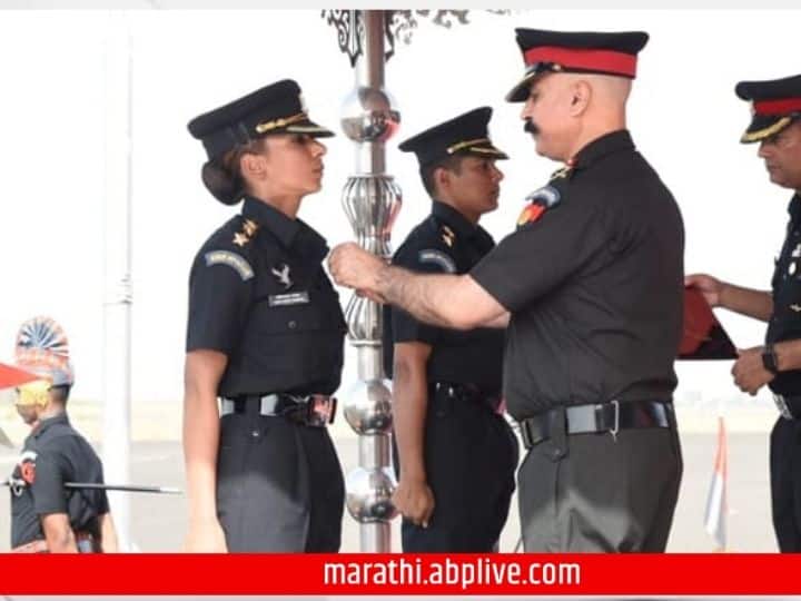 Indian Army: देशातील पहिल्या महिला लढाऊ विमानचालक ठरल्या कॅप्टन अभिलाषा बराक; सेनाने केलं सन्मानित Captain Abhilash Barak becomes first female fighter pilot in the country; Honored by the army Indian Army: देशातील पहिल्या महिला लढाऊ विमानचालक ठरल्या कॅप्टन अभिलाषा बराक; सेनाने केलं सन्मानित