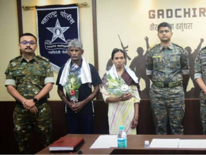 Maharashtra Gadchiroli Tired violence two Naxalites surrendered Gadchiroli News: हिंसा से तंग आकर दो कट्टर नक्सलियों ने किया आत्मसमर्पण, 12 लाख का था इनाम