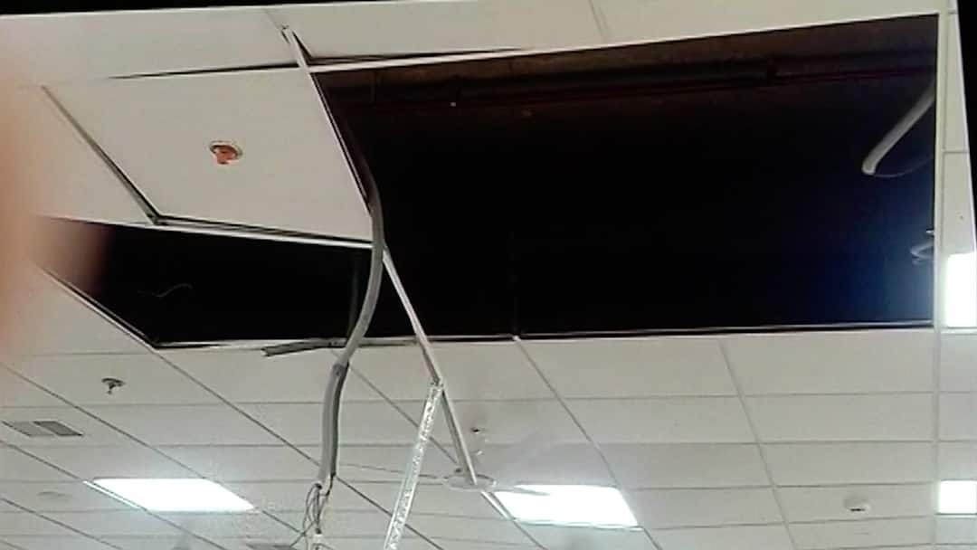 Nagpur Rs 110 crore police building constructed but roof collapsed in the first rain Nagpur : तब्बल 110 कोटी रुपये खर्चून भव्य पोलीस भवन बांधलं, पण पहिल्याच पावसात छत कोसळलं