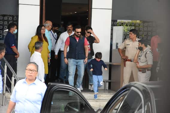Airport Photos: करीना कपूर-सैफ अली खान दोनों बच्चों के साथ एयरपोर्ट पर हुए स्पॉट, करण जौहर के बर्थडे बैश में होंगे शामिल