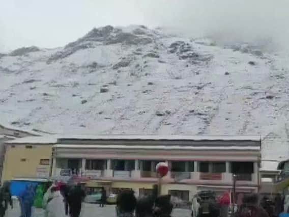 Char Dham Yatra 2022: केदारनाथ में हुई बर्फबारी, आसपास के इलाकों में तापमान में भी गिरावट, देखें तस्वीरें