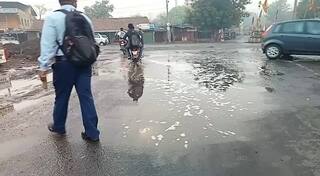 દક્ષિણ ગુજરાતમાં વરસાદની આગાહી વચ્ચે આજે વલસાડ-વાપીમાં પડ્યો વરસાદ, ગ્રામ્ય વિસ્તારોમાં વીજ પુરવઠો ખોરવાયો