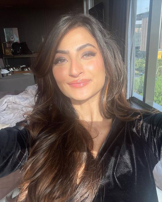 Palak Tiwari Photos: पलक तिवारी ने जैकेट उतारकर दिया ऐसा पोज, फोटो देख फैंस के उड़े होश