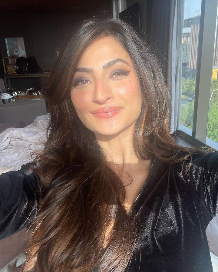 इस फोटो में पलक के खुले बाल और चेहरे का नूर फैंस की धड़कने बढ़ा रहा है. पलक ने कुछ देर पहले ये सेल्फी शेयर की है.