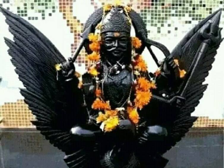 On Shani Jayanti do these upay and gets blessing of shani maharaj Shani Jayanti  2022: શનિ જયંતીના દિવસે જરૂર કરો આ કામ, ન્યાયના દેવતાની વિશેષ કૃપાથી આવશે સુખ-સમૃદ્ધિ