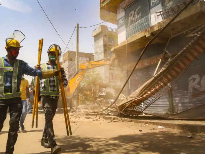Delhi: Action on illegal constructions in Narayana Industrial Area Phase 1, administration started bulldozers ANN Delhi: नारायणा इंडस्ट्रियल एरिया फेज 1 में अवैध निर्माणों पर कार्रवाई, प्रशासन ने चलाया बुलडोजर