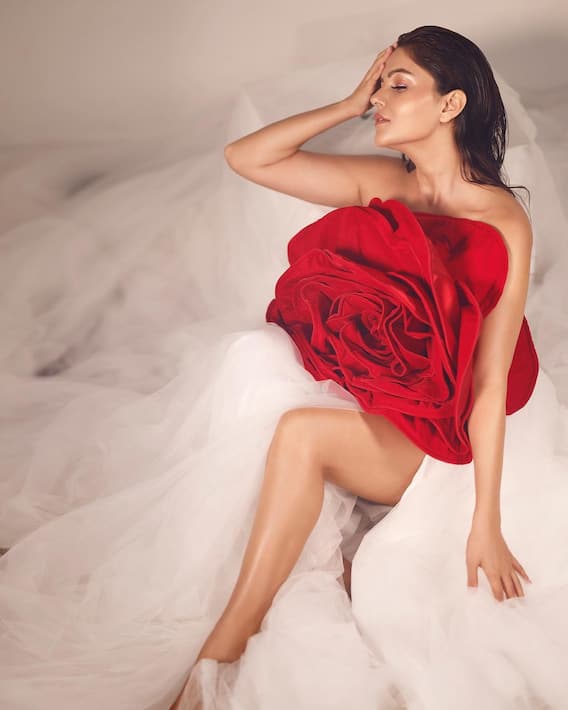Rubina Dilaik Photos: रुबीना दिलैक ने एक बार फिर लगाई इंटरनेट पर आग, मदहोश कर देने वाले तेवर कहीं ले ना लें फैन्स की जान