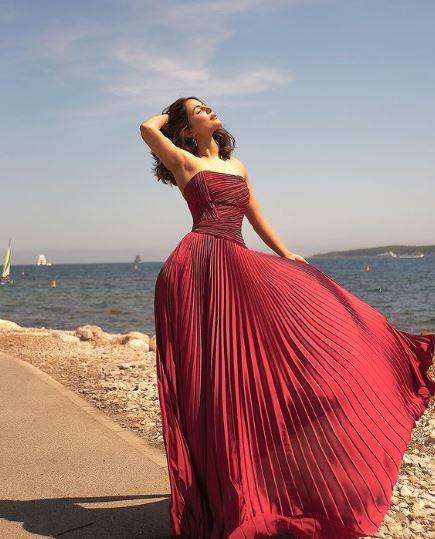 Hina Khan at Cannes 2022: कान्स फिल्म फेस्टिवल में पहुंची हिना खान बोलीं, 'मैं भारत का प्रतिनिधित्व करना जारी रखूंगी'