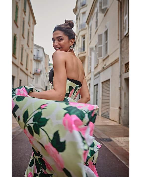 Cannes 2002: रेड कार्पेट नहीं इन गलियों में खिलखिलाती दिखीं दीपिका पादुकोण, फ्लोरल प्रिंट ड्रेस में ढा रही हैं कहर
